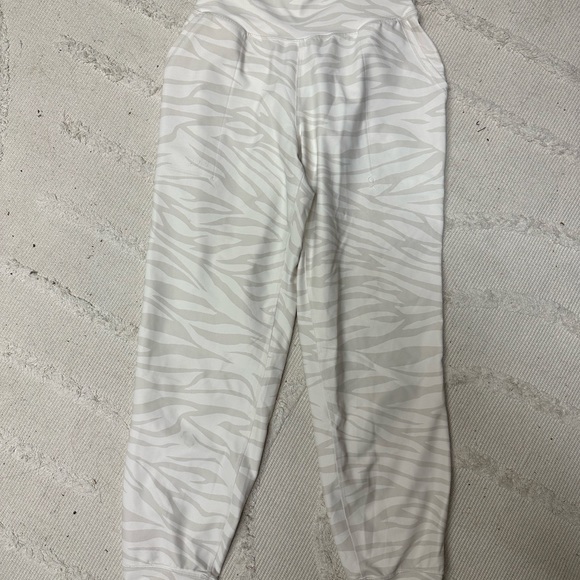 Old Navy Active white joggers! - Picture 3 of 3